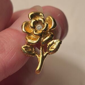 Vintage Gold Tone And Rhinestone Floral Rose Shaped Lapel Pin